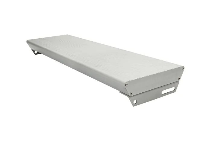 Aluminiumstufe rutschhemmend inkl. 2 Deckel & 2 Winkel und Schrauben - Ausführung: Edelstahloptik, Breite: 800 mm, Tiefe: 270 mm
