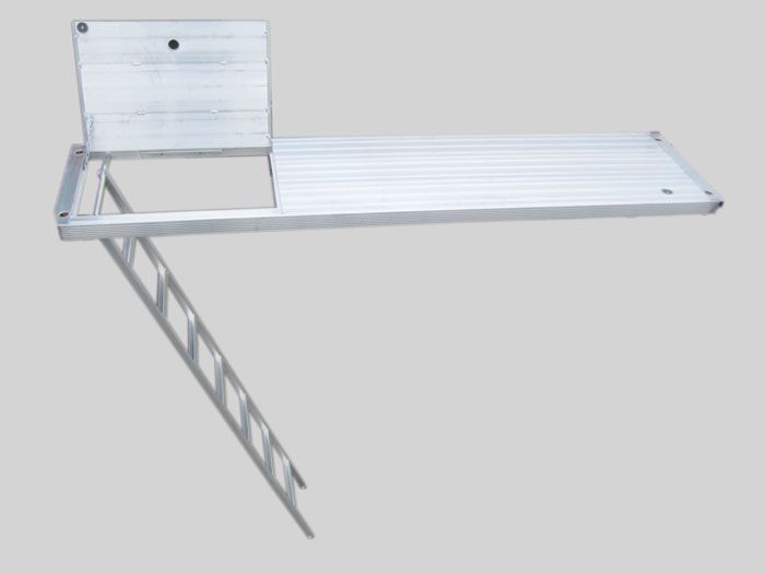 Aluminium-Belagplatte mit integrierter Leiter und Tür