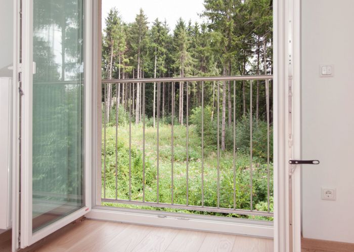 Fenstergitter Classic in Edelstahl, vormontiert - Breite: 134 - 146 cm, Höhe: 100 cm